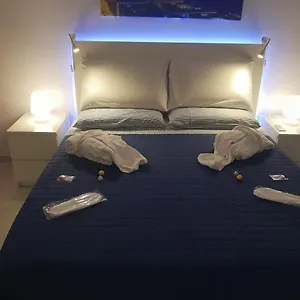 casamira-napoli-centro.hotels-amalfi.com/